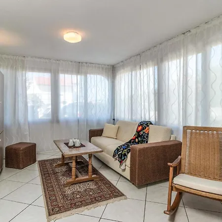 Apartman 1 Bedroom Cozy In Jadranovo