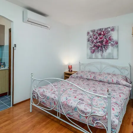 1 Bedroom Cozy In Apartament *